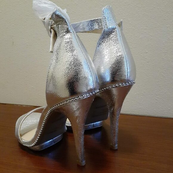 Charlotte Russe Women's Silver Heel Shoes - Picture 4 of 6
